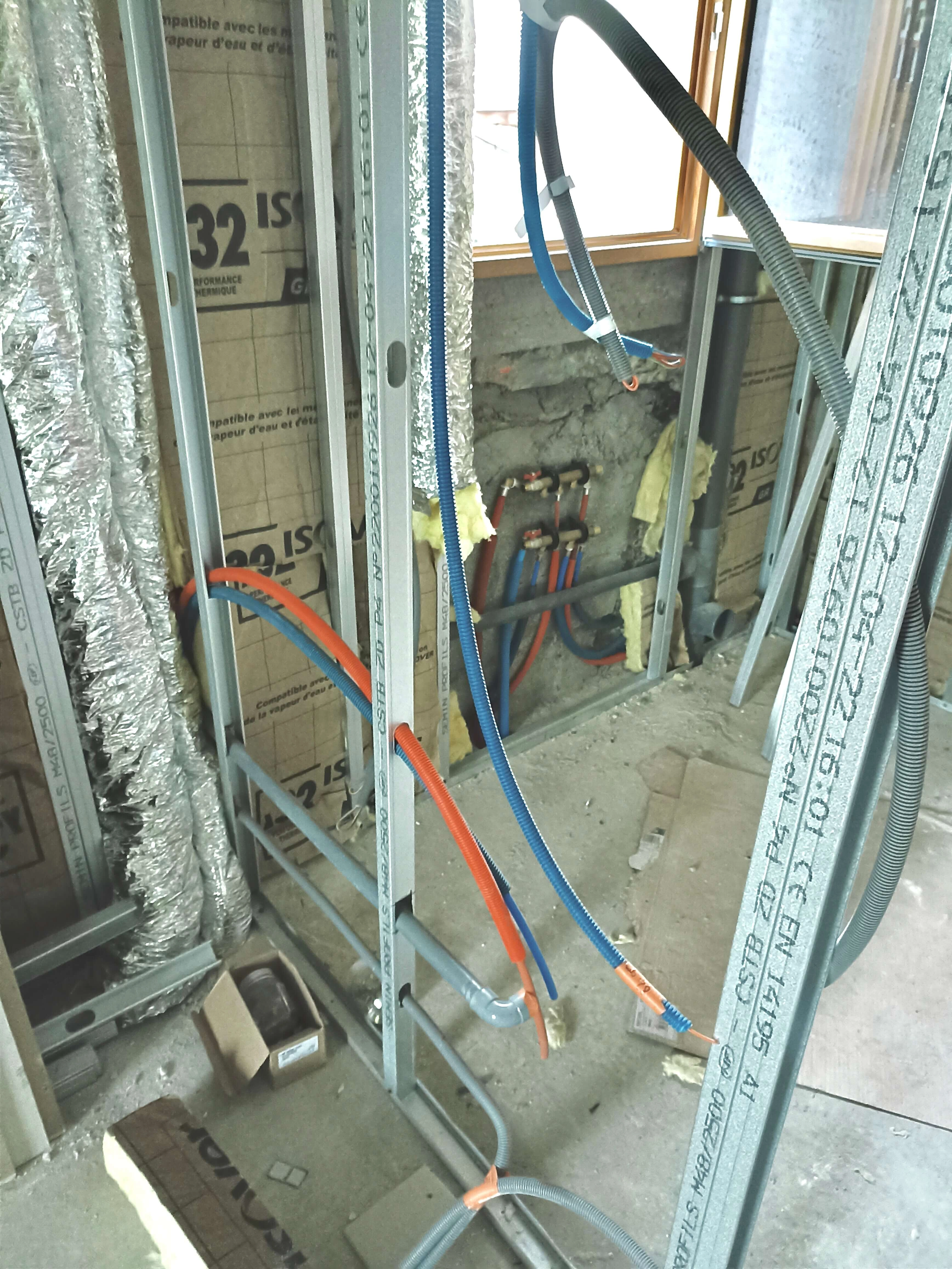 alimentations d'eau, plomberie, découpe de rails, encastrement alimentations d'eau, plomberie, découpe de rails, encastrement