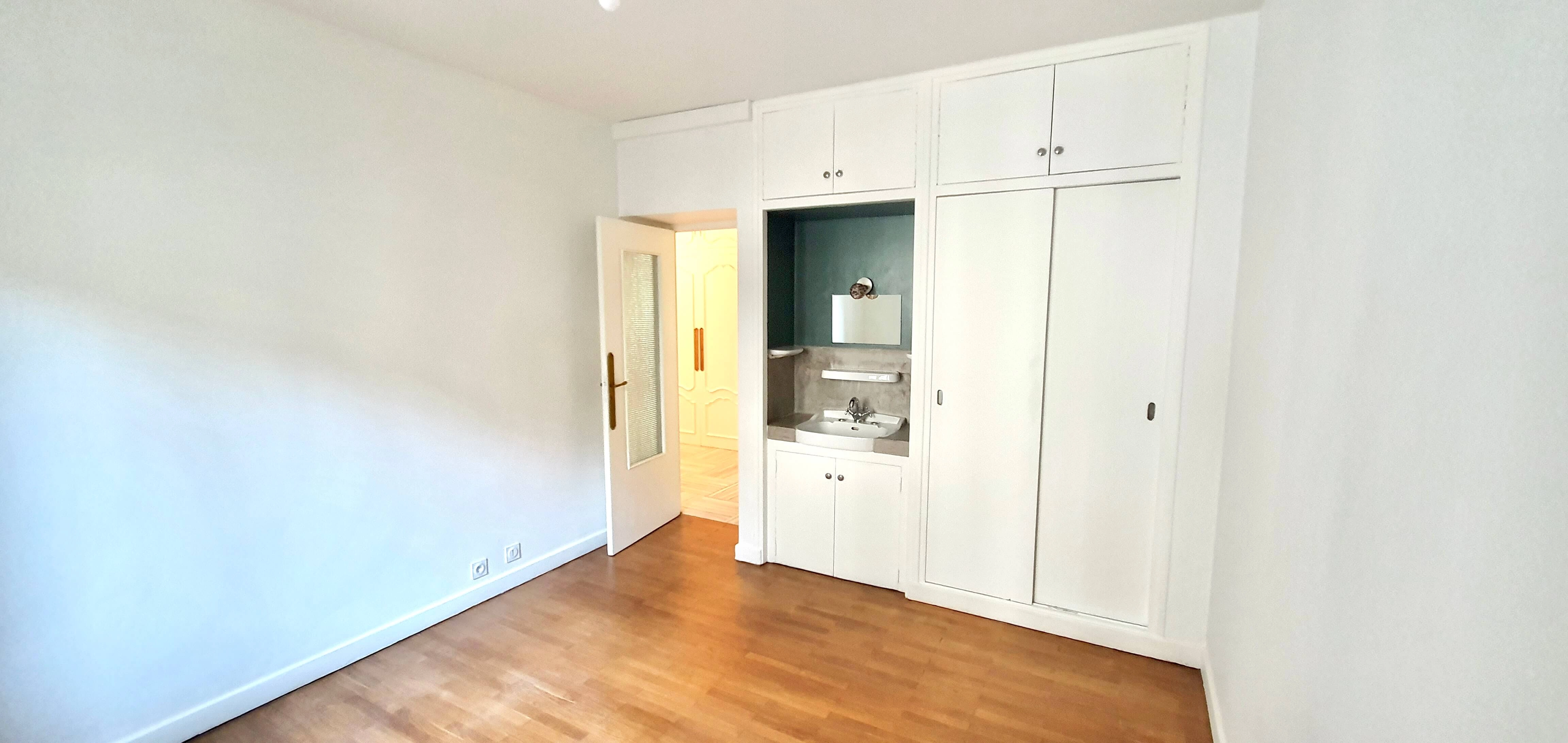 appartement de standing,chambre,ameublement,luminaires appartement de standing,chambre,ameublement,luminaires