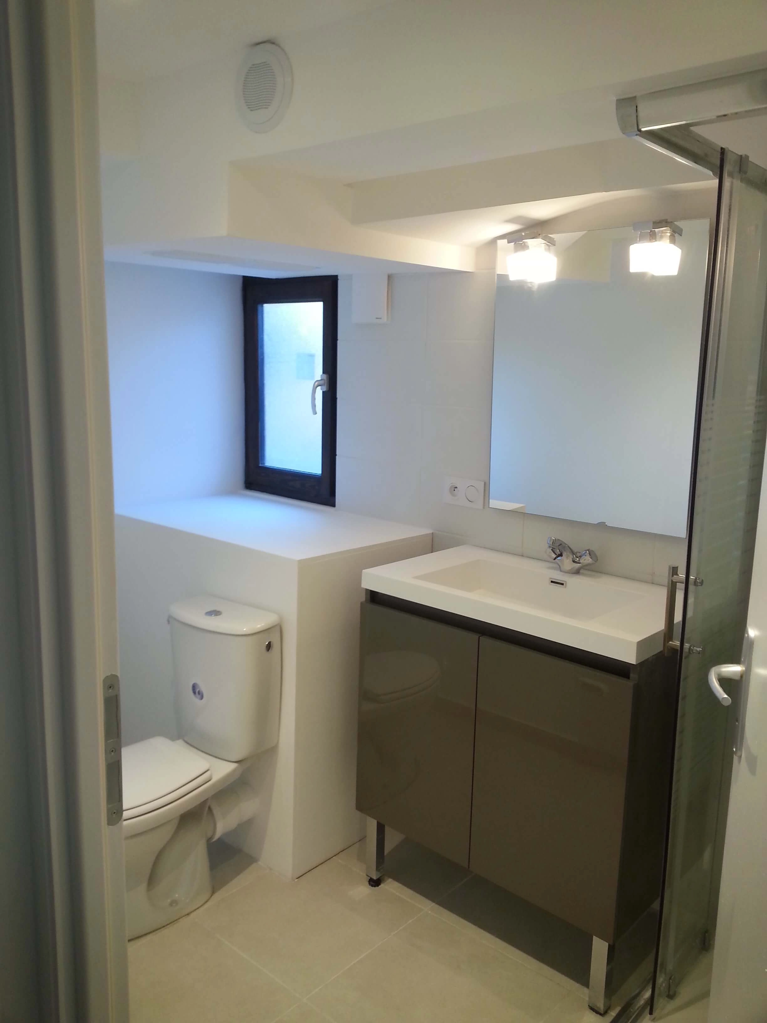 caisson de rangement,wc,création de salle de bain caisson de rangement,wc,création de salle de bain