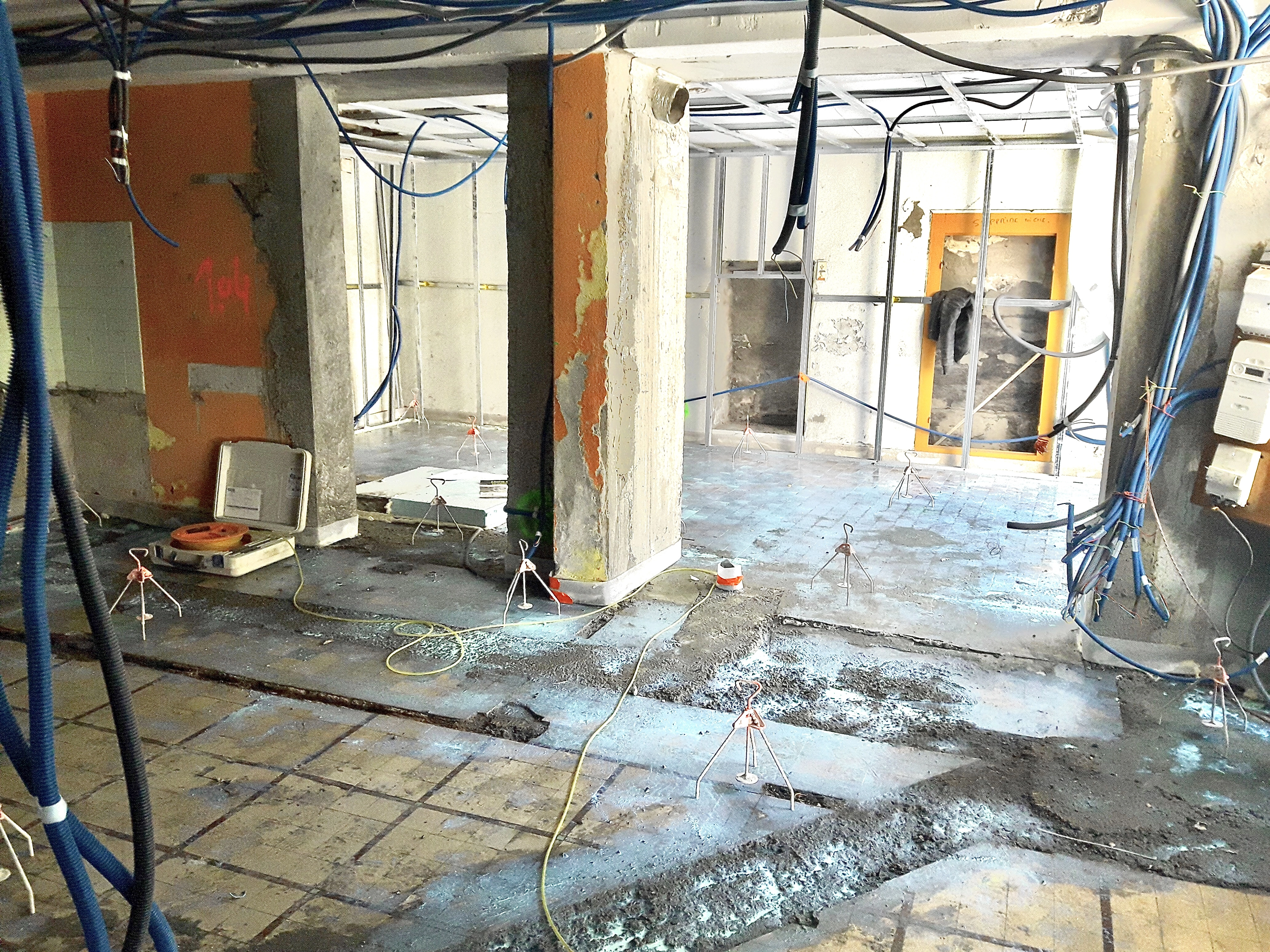 avant chape chape liquide, primaire adhérence