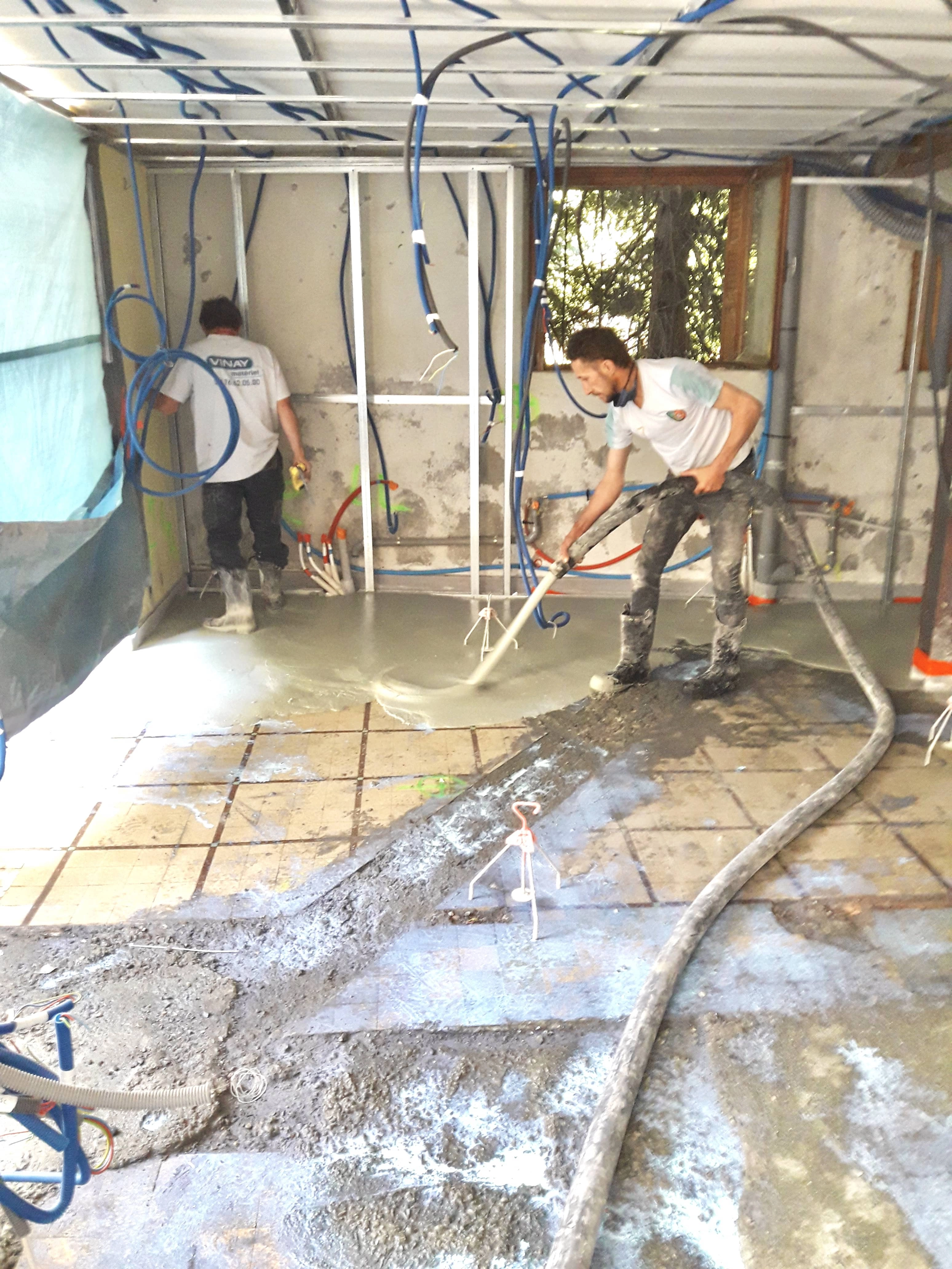 coulage de chape liquide, chape de ravoirage, réhabilitation d'une ferme coulage de chape liquide, chape de ravoirage, réhabilitation d'une ferme