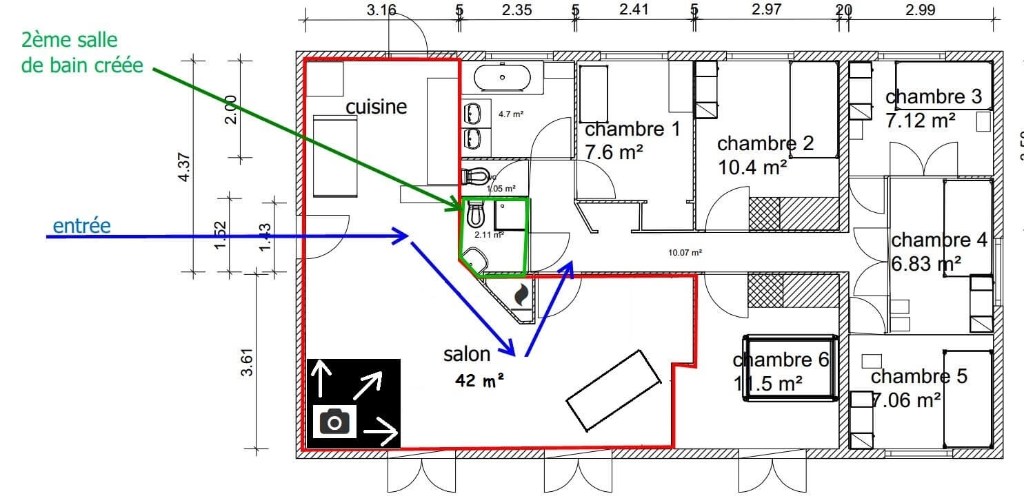 cuisine aggrandie sur le salon, cheminée centrale,grande pièce à vivre