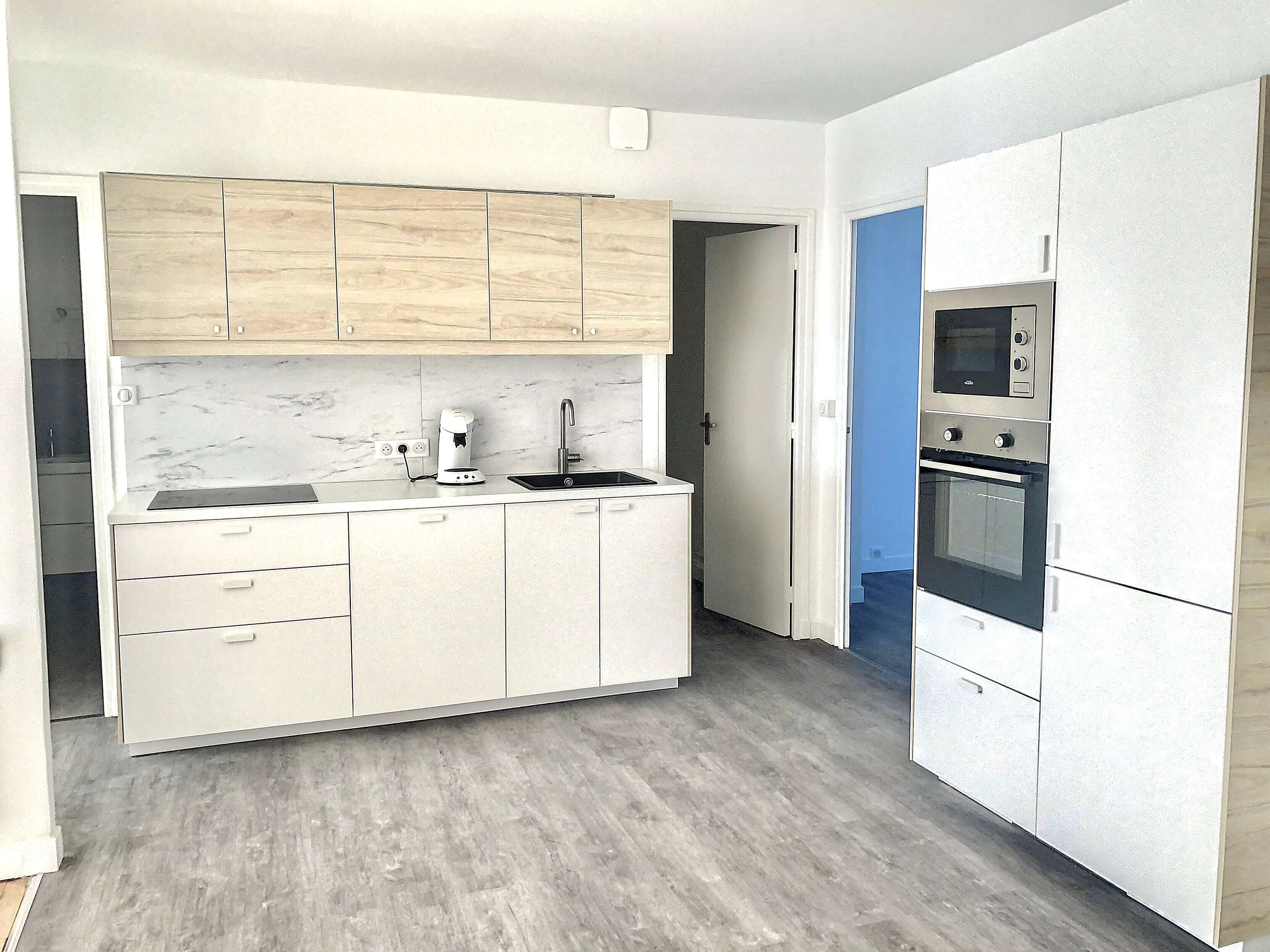 Cuisine avec une collone double permettant d'integrer la refrigération Cuisine avec une collone double permettant d'integrer la refrigération