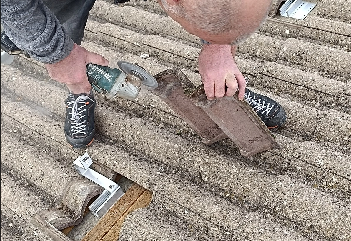 photovoltaique;découpe tuile;chassis;chevron decoupe tuile;photovoltaique;toiture