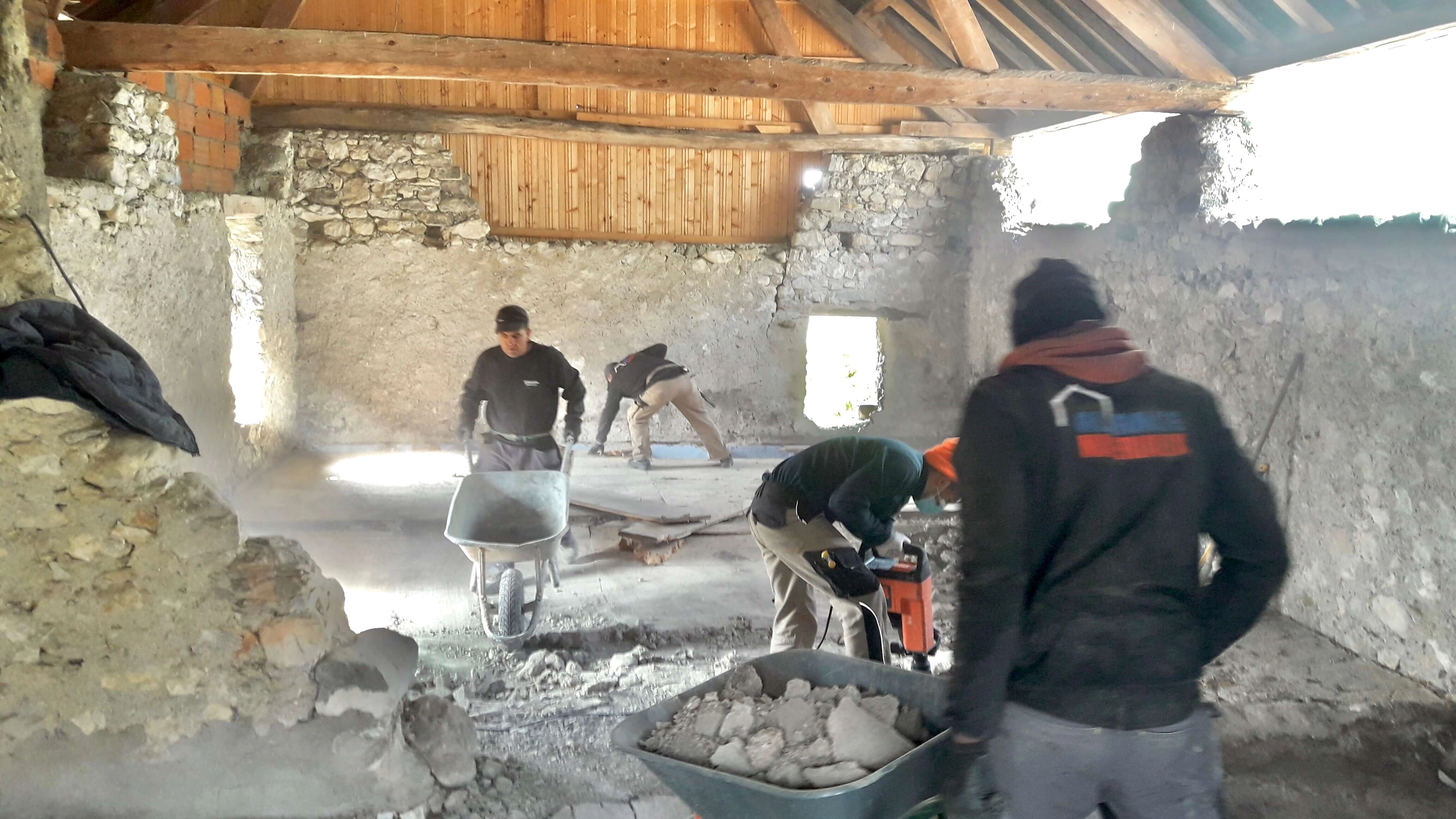 démolition à la main,brouette, ancienne dalle,mini-pelle démolition à la main,brouette, ancienne dalle,mini-pelle