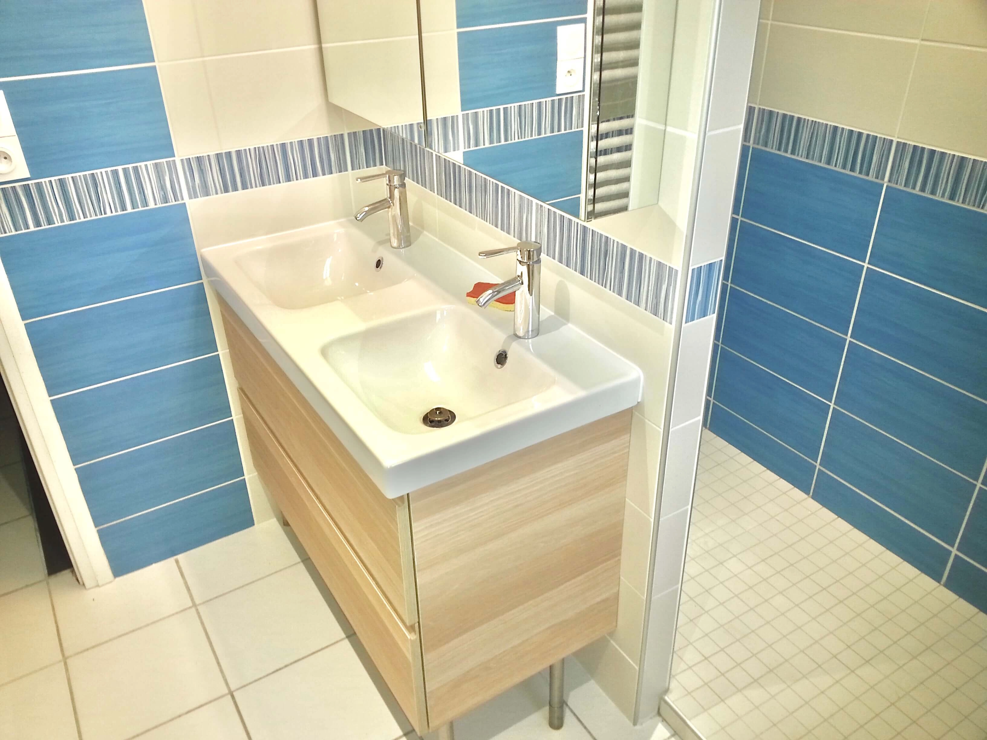 double vasque et douche de cette nouvelle salle de bain à champagnier double vasque et douche de cette nouvelle salle de bain à champagnier