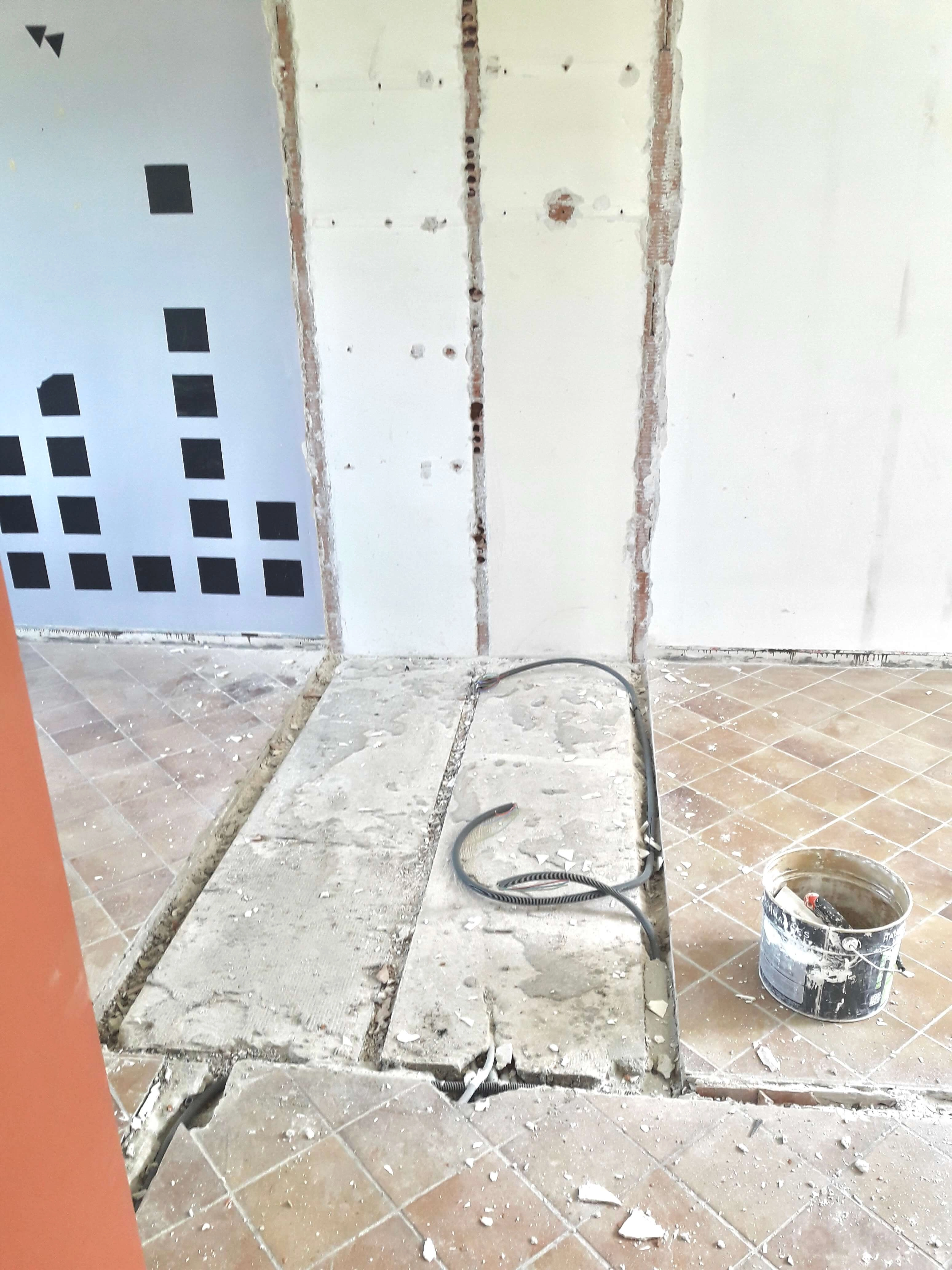 encastrement gaines electriques, démolition;saignés,moulures apparen encastrement gaines electriques, démolition;saignés,moulures apparen