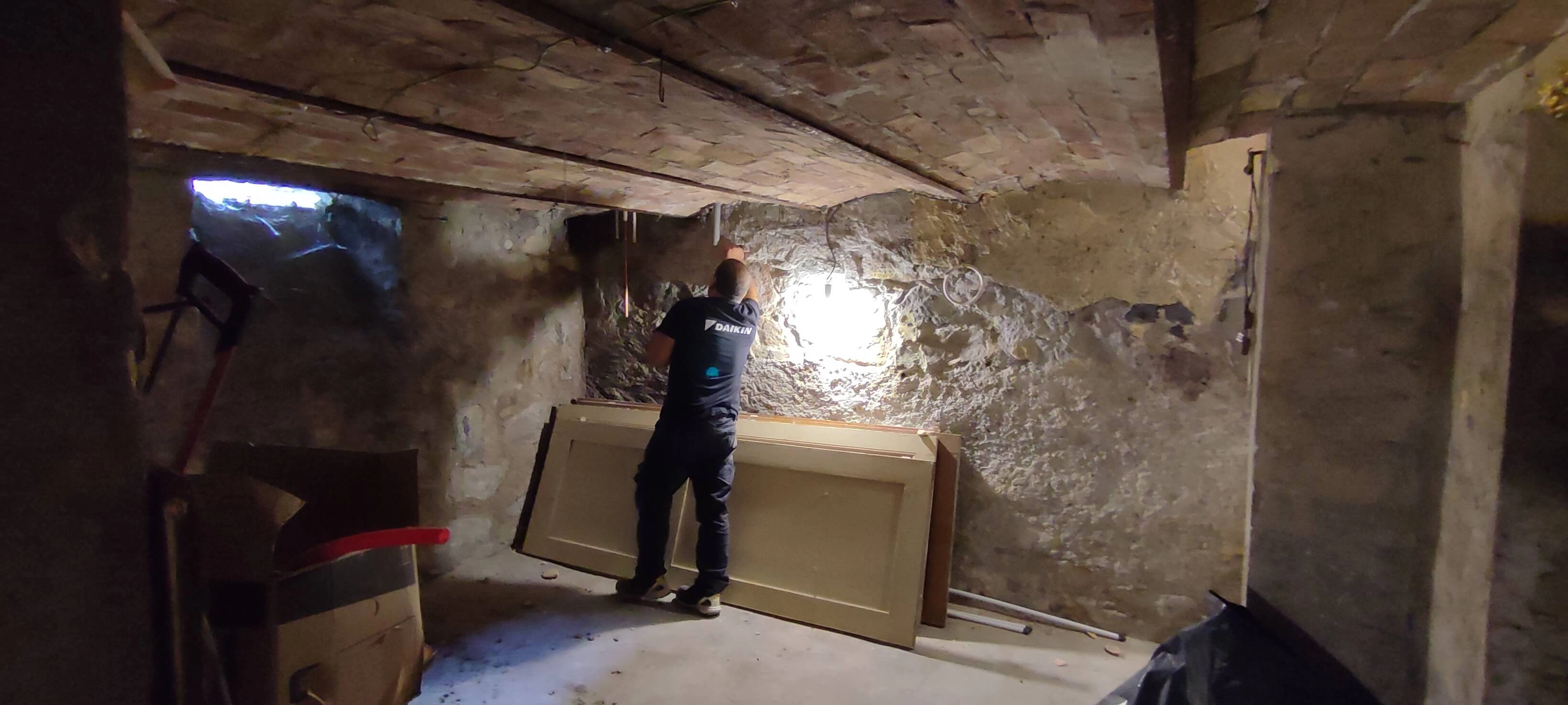 entreprise batiment centre ville grenoble tuyaux cave