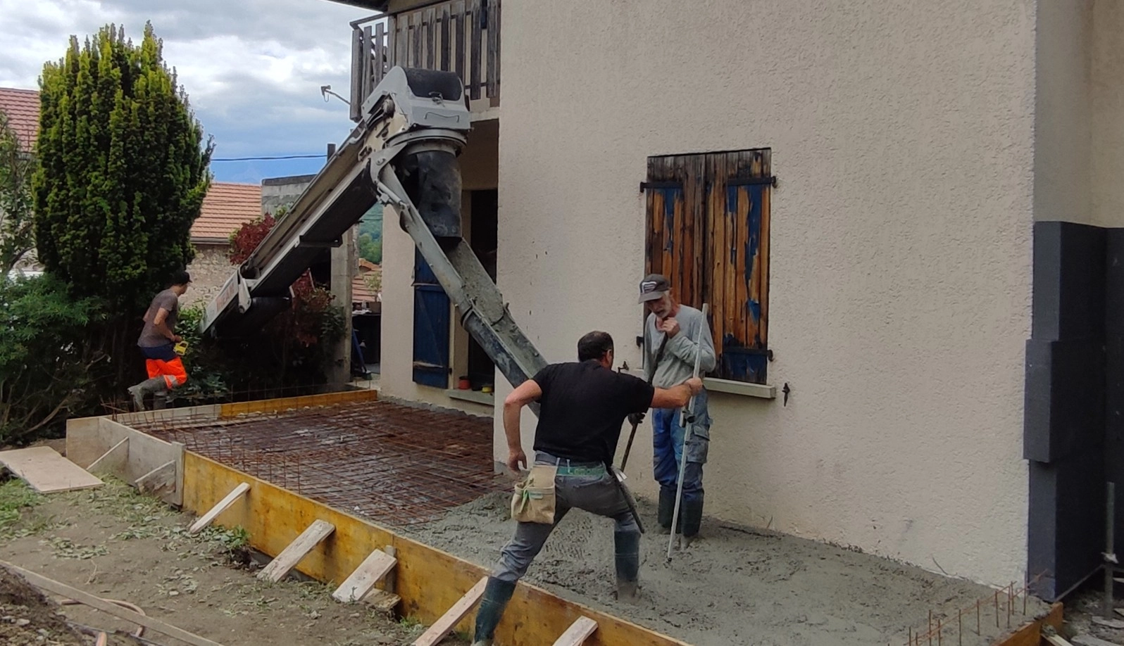 grenoble;ferraillage;acier;toupie béton; coulage en cours; extension; dallage grenoble;ferraillage;acier;toupie béton; coulage en cours; extension; dallage