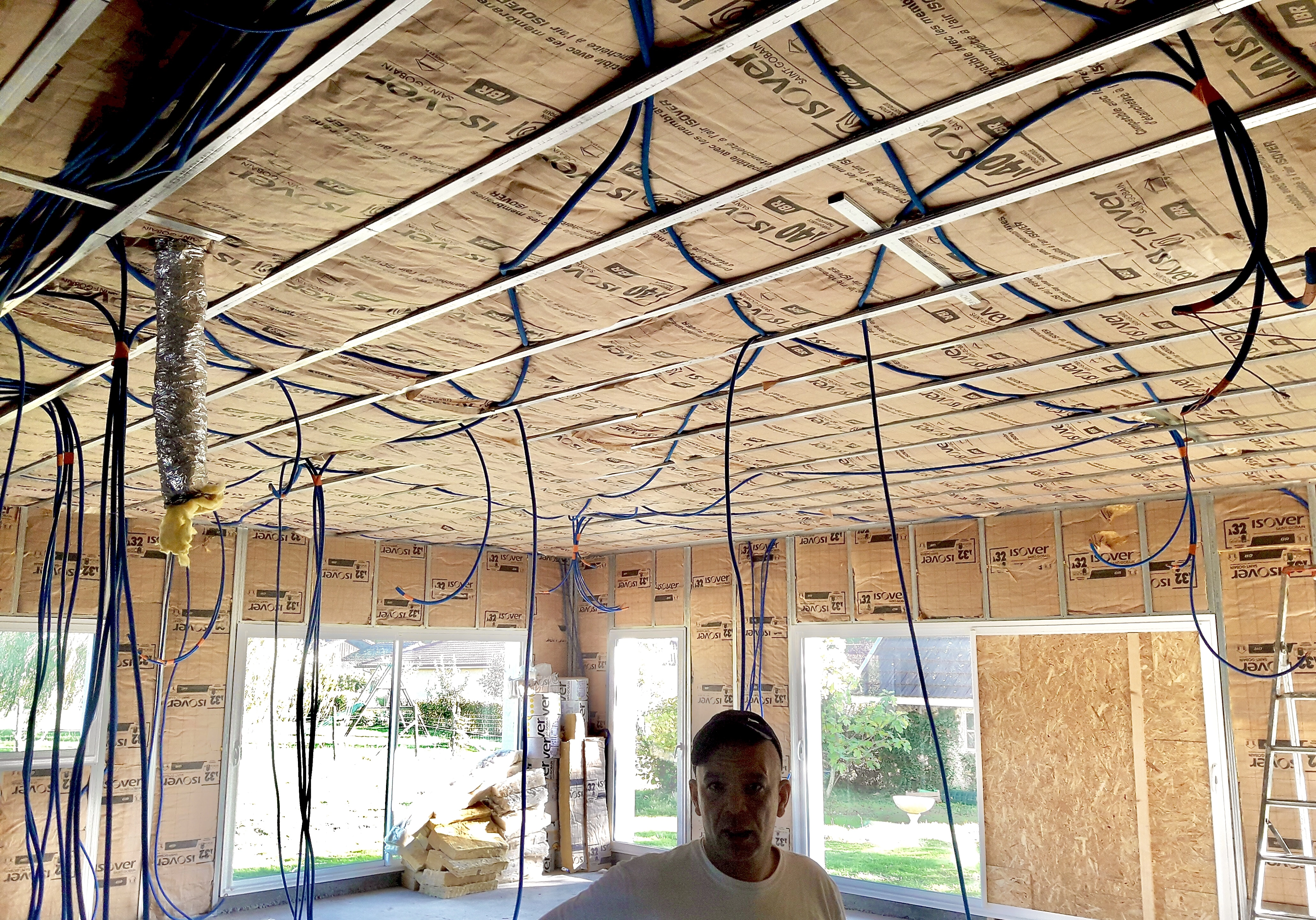 incorporations des gaines electriques, faux-plafond, création de surface incorporations des gaines electriques, faux-plafond, création de surface