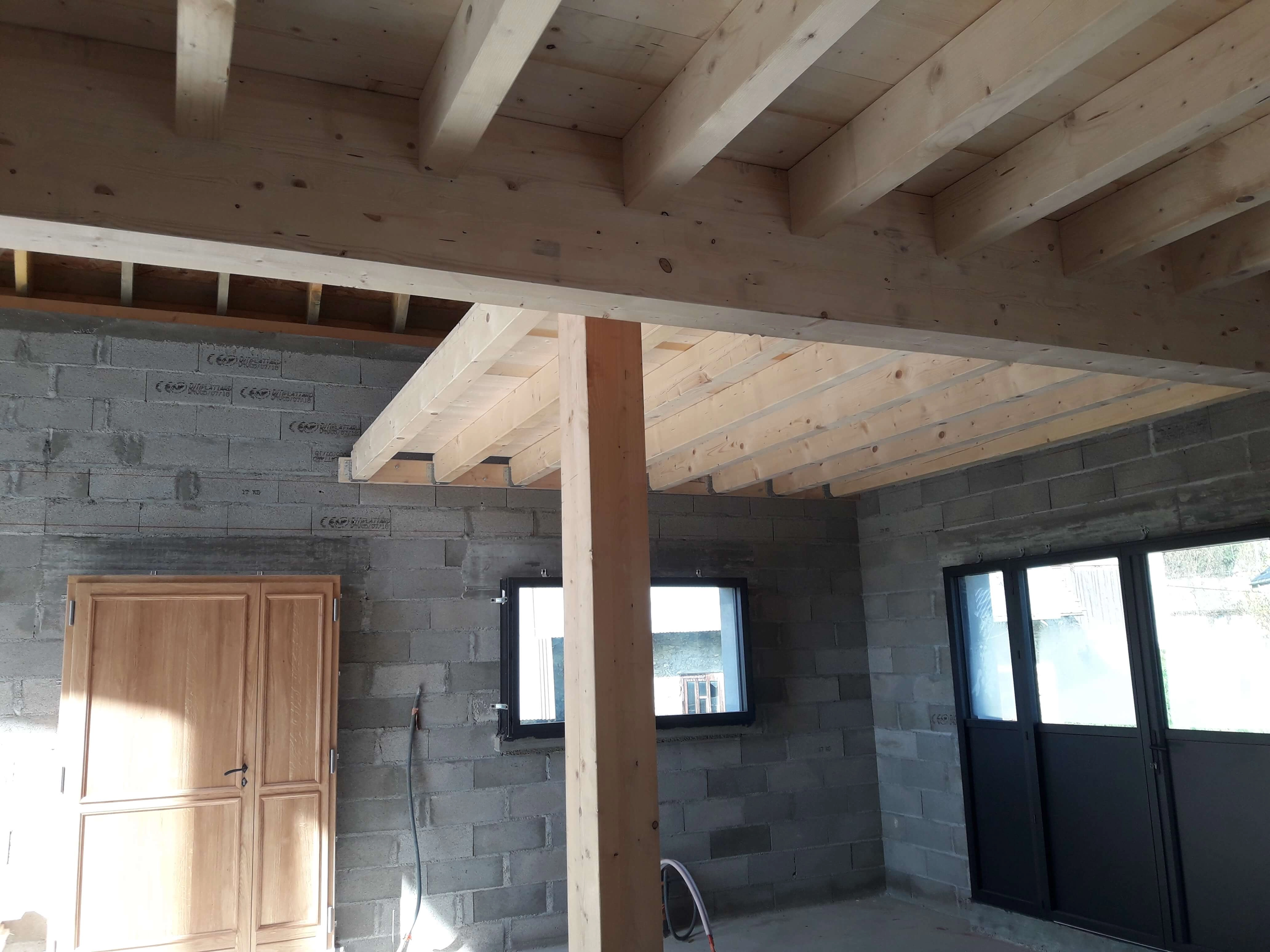 Mezzanine; assemblage tenon-mortaise, solives Mezzanine; assemblage tenon-mortaise, solives