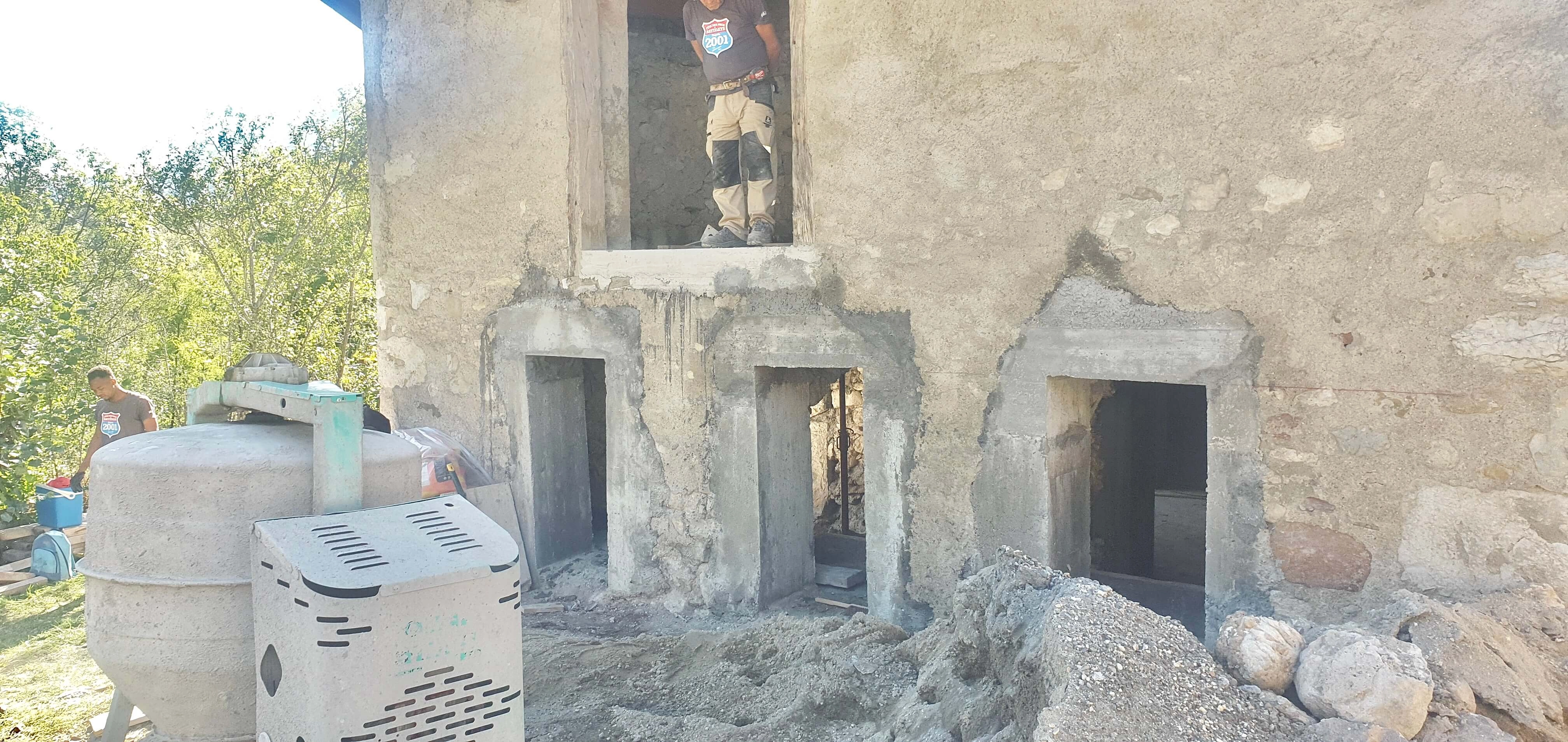 ouvertures en maçonnerie, mangeoire des vaches, restructuration d'une ferme ouvertures en maçonnerie, mangeoire des vaches, restructuration d'une ferme