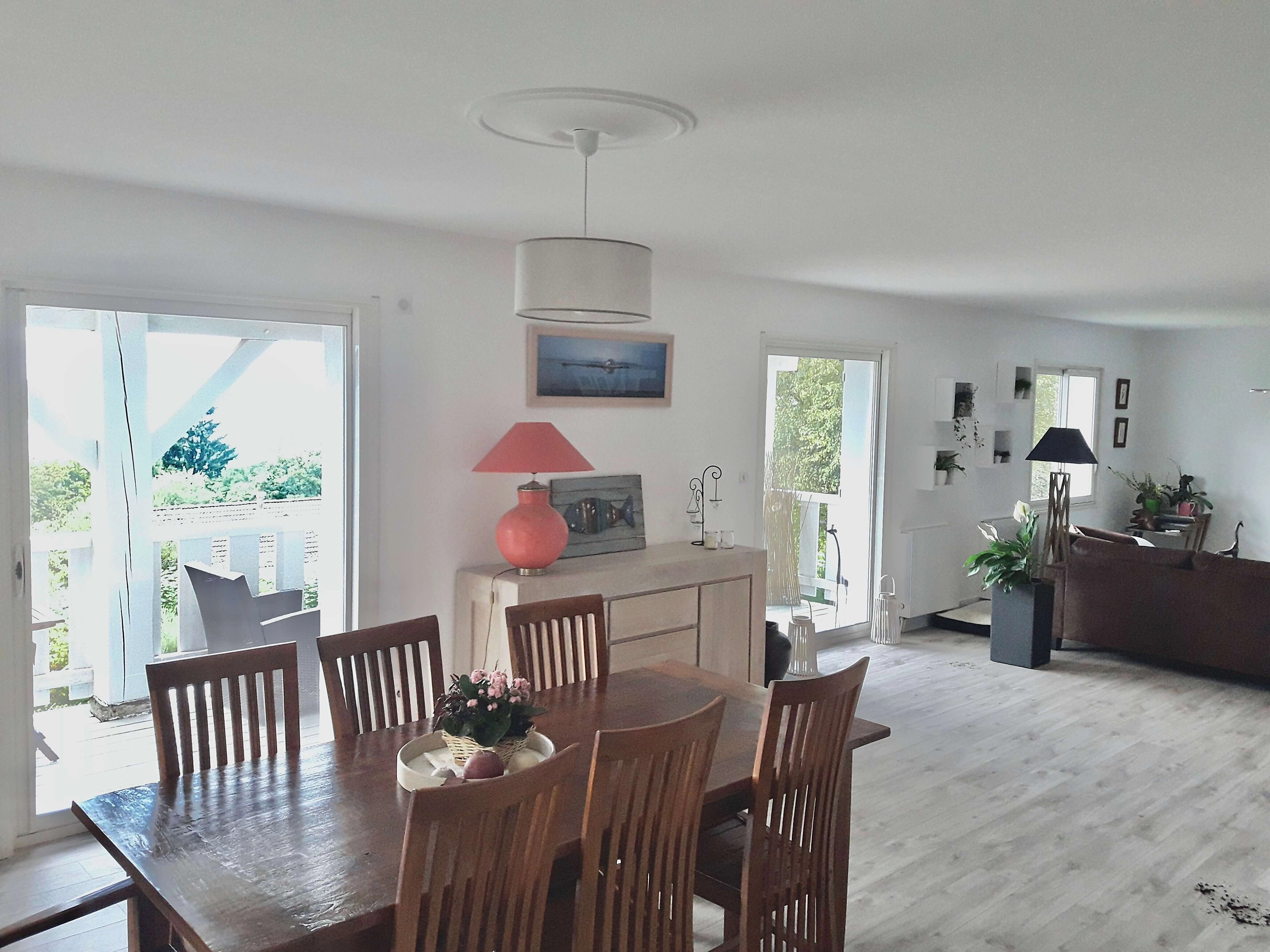 pièce de vie salon lumineux chassis à galandage saint martin d'uriage pièce de vie salon lumineux chassis à galandage saint martin d'uriage