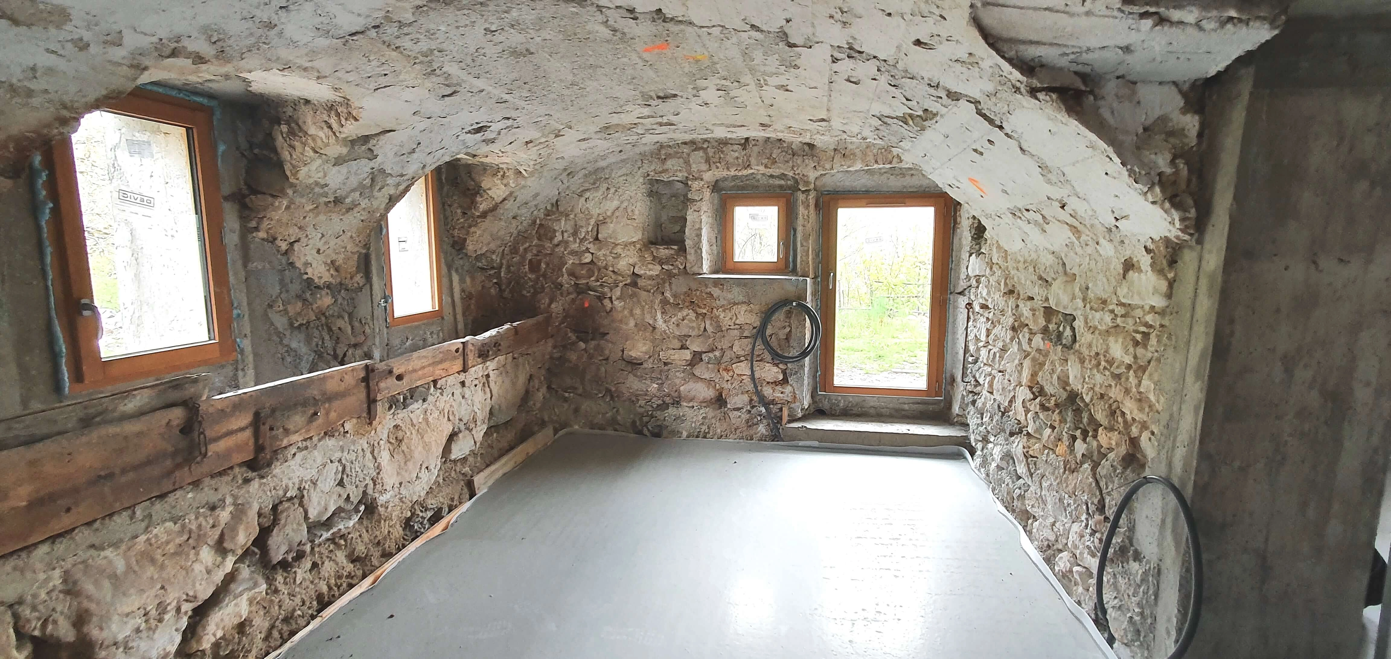 rénovation étable,joint pierre,encastrement gaine electrique rénovation étable,joint pierre,encastrement gaine electrique