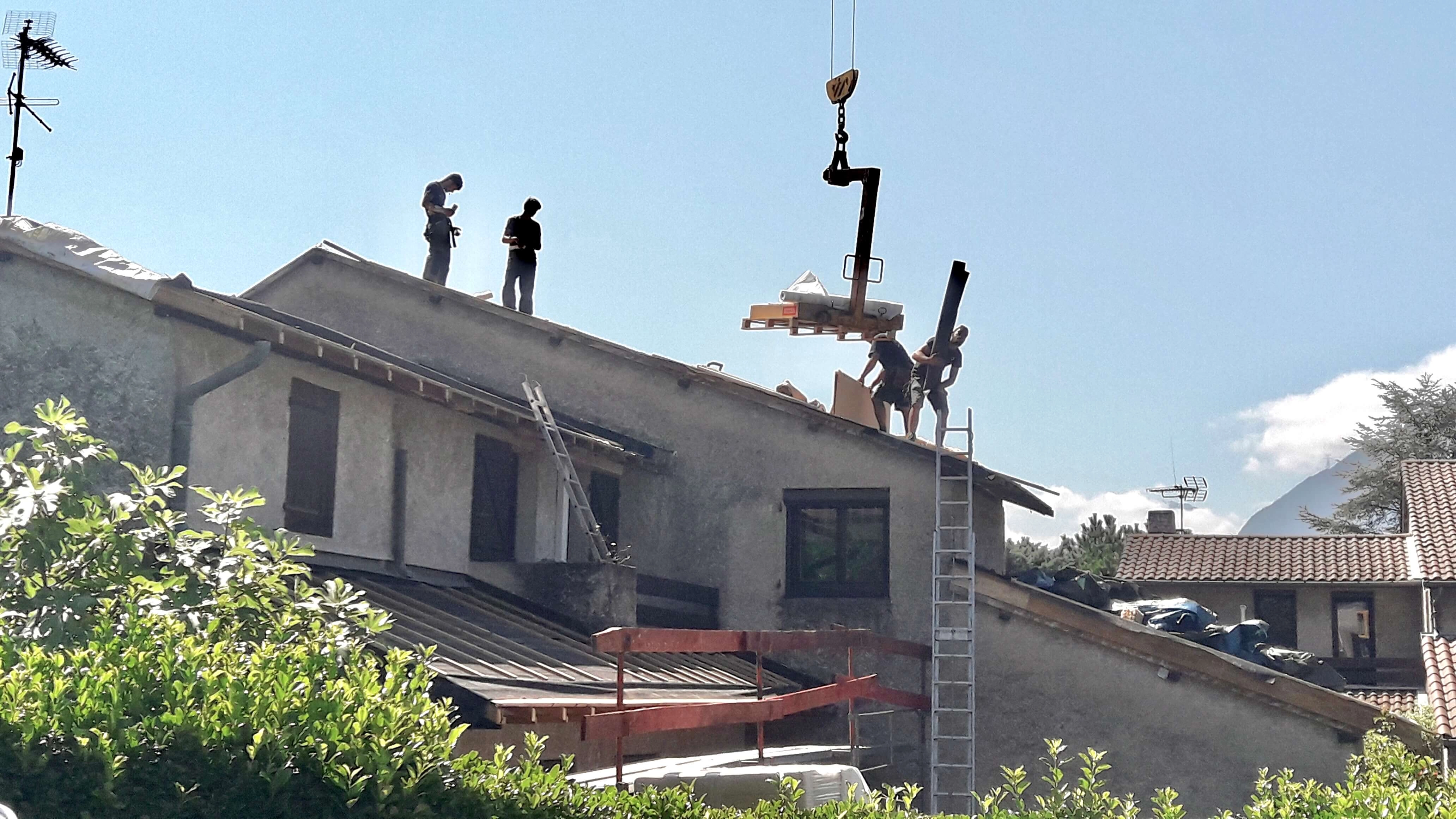 toiture,velux,grue,rénovation d'un toit toiture,velux,grue,rénovation d'un toit