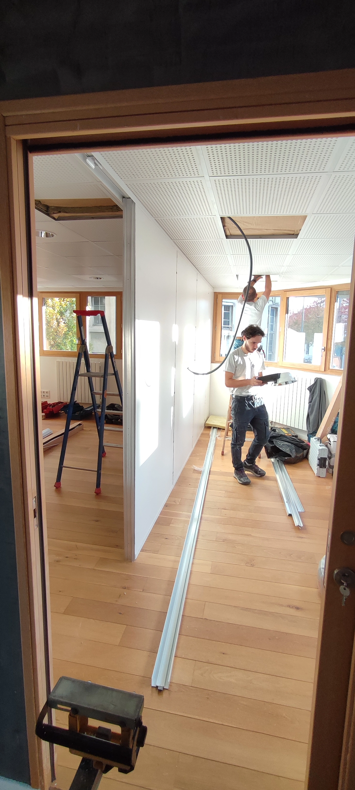 travaux en cours pose cloison installation luminaire faux-plafond electricien création etude notaire Grenoble travaux en cours pose cloison installation luminaire faux-plafond electricien création etude notaire Grenoble