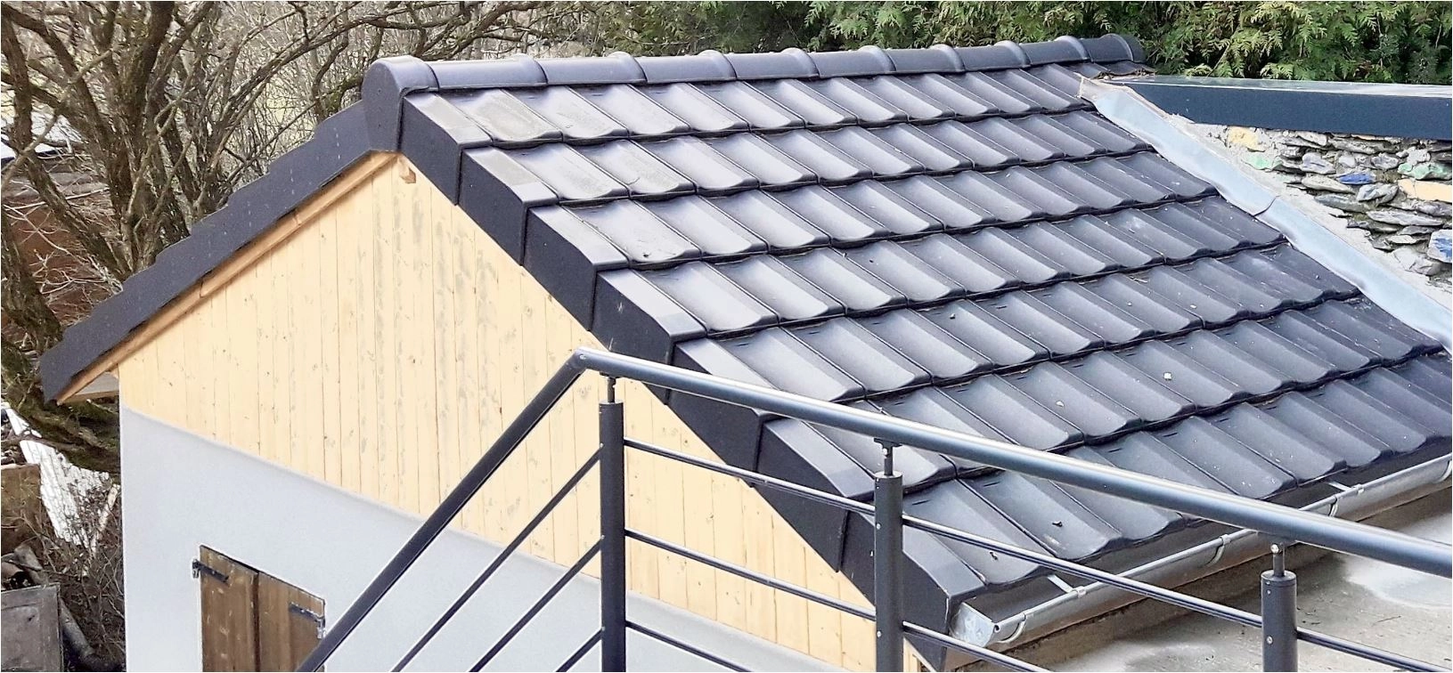 tuile à rabat tuile anthracite couverture charpente rénovation tuile à rabat tuile anthracite couverture charpente rénovation