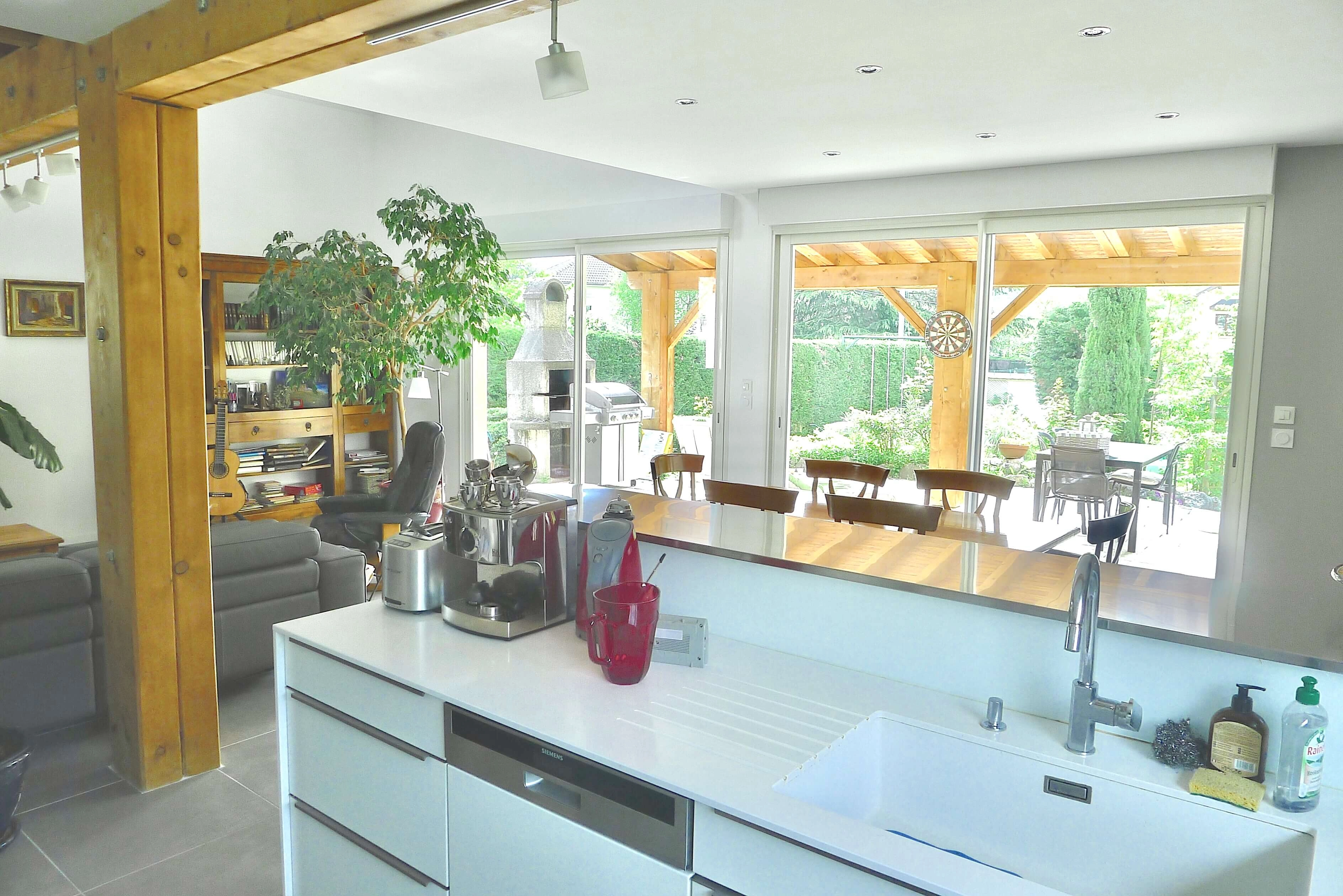 vue intérieure salon ouvert sur terrasse ouverture en façade vue intérieure salon ouvert sur terrasse ouverture en façade